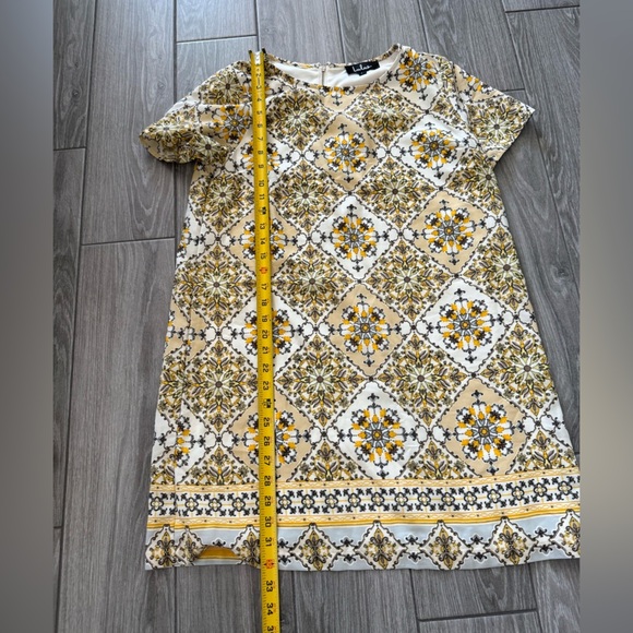 Lulu's|Dandy lion short sleeve patterned shift dress in mustard yellow•••boho - Picture 13 of 14